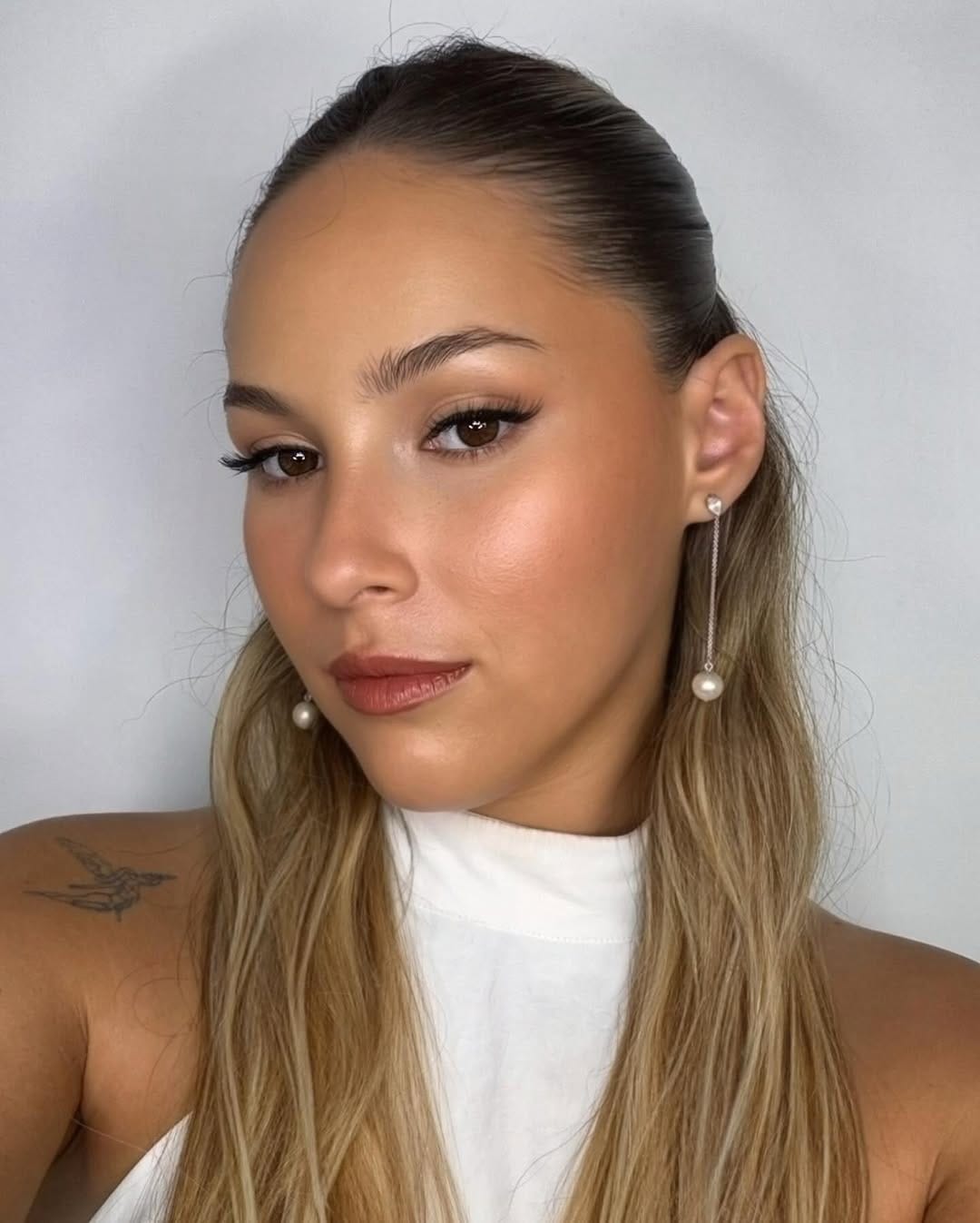 Post 7 by Font Saravia Make Up on Instagram (image)