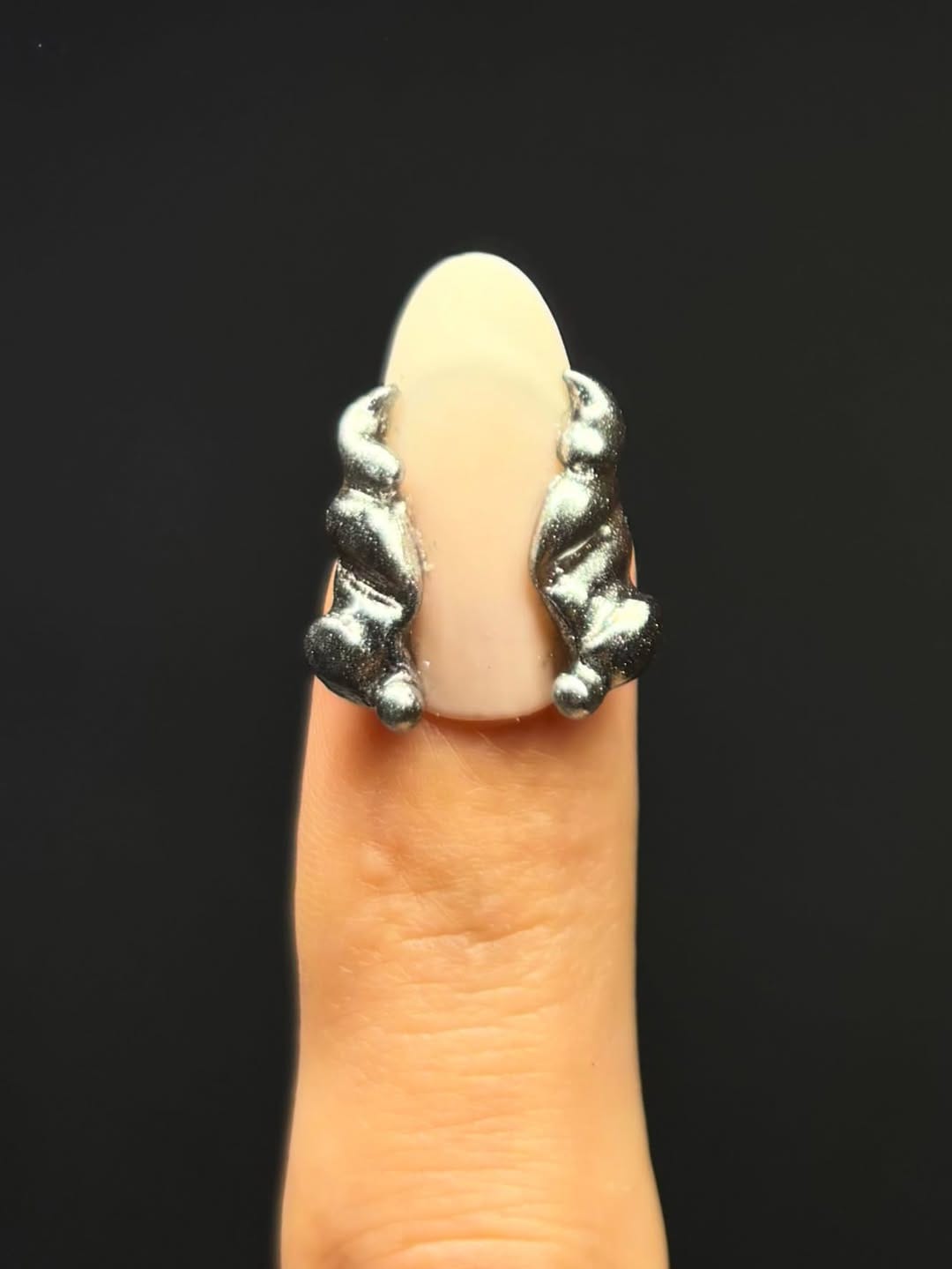 Post 3 by Yuri Osuka / nagoya nails on Instagram (image)
