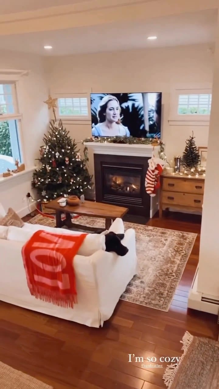Post 4 by Andrea Clare on Instagram (video)
