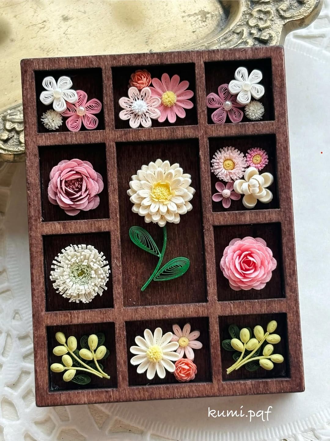Post 10 by ＠くみ/ Paper Flower artist on Instagram (carousel)