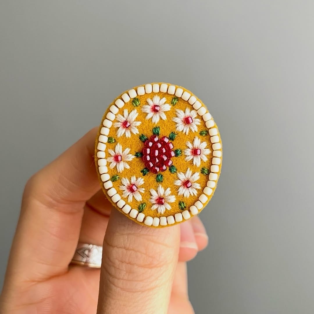 Post 8 by 刺繍作家 ootsubu（オオツブ） on Instagram (carousel)