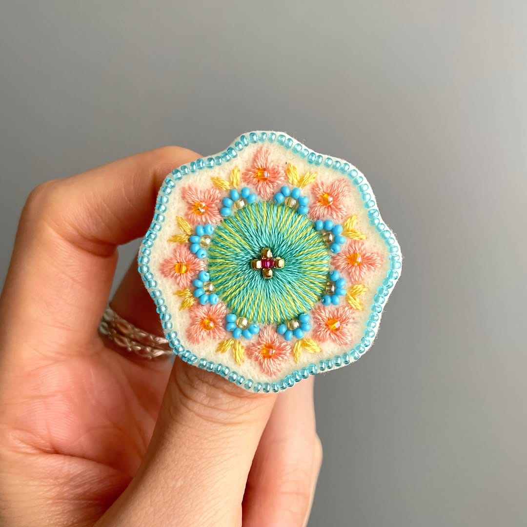 Post 6 by 刺繍作家 ootsubu（オオツブ） on Instagram (image)