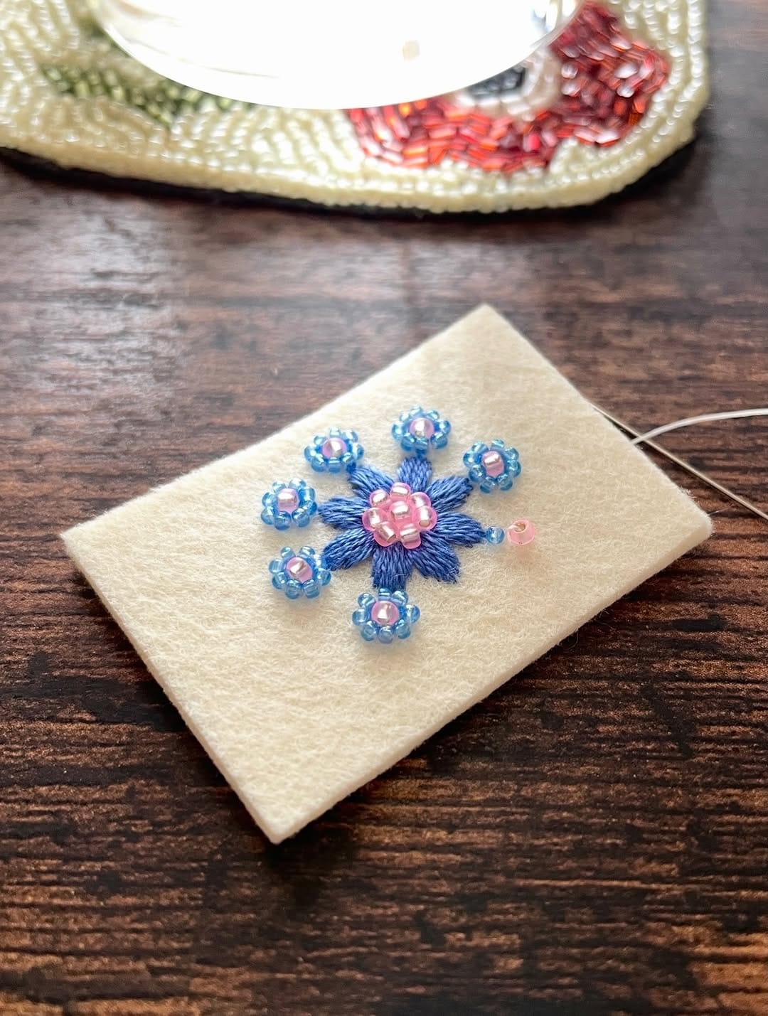 Post 1 by 刺繍作家 ootsubu（オオツブ） on Instagram (image)
