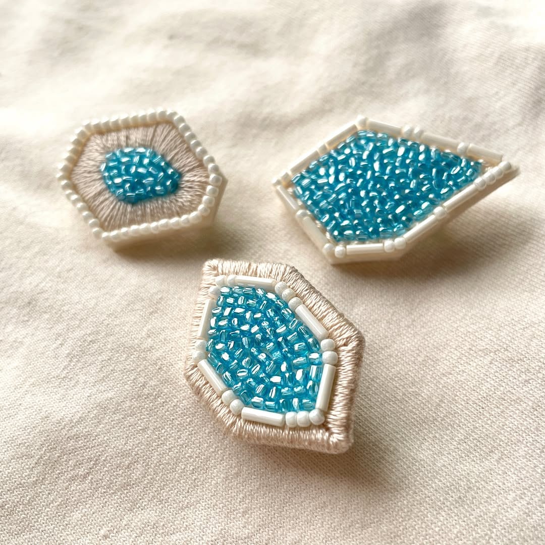 Post 5 by 刺繍作家 ootsubu（オオツブ） on Instagram (image)