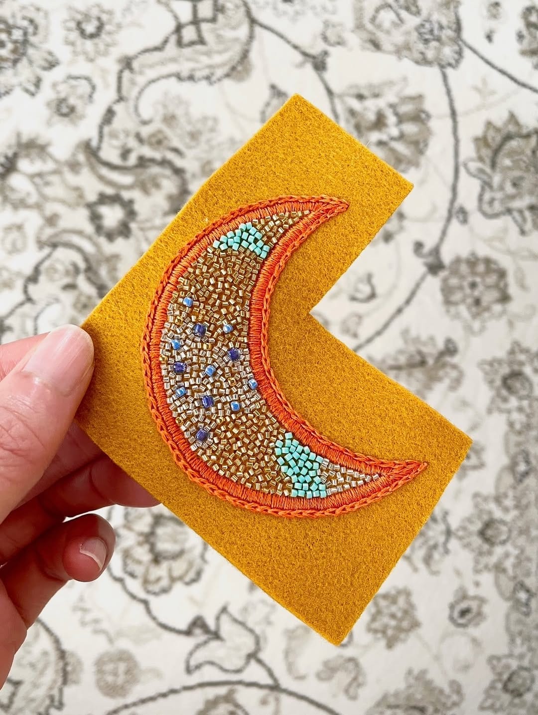 Post 3 by 刺繍作家 ootsubu（オオツブ） on Instagram (image)