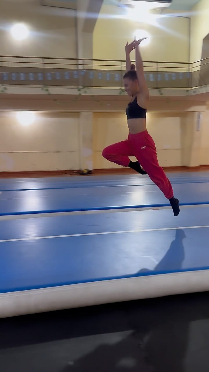 Post 10 by Estefi Pais on Instagram (video)
