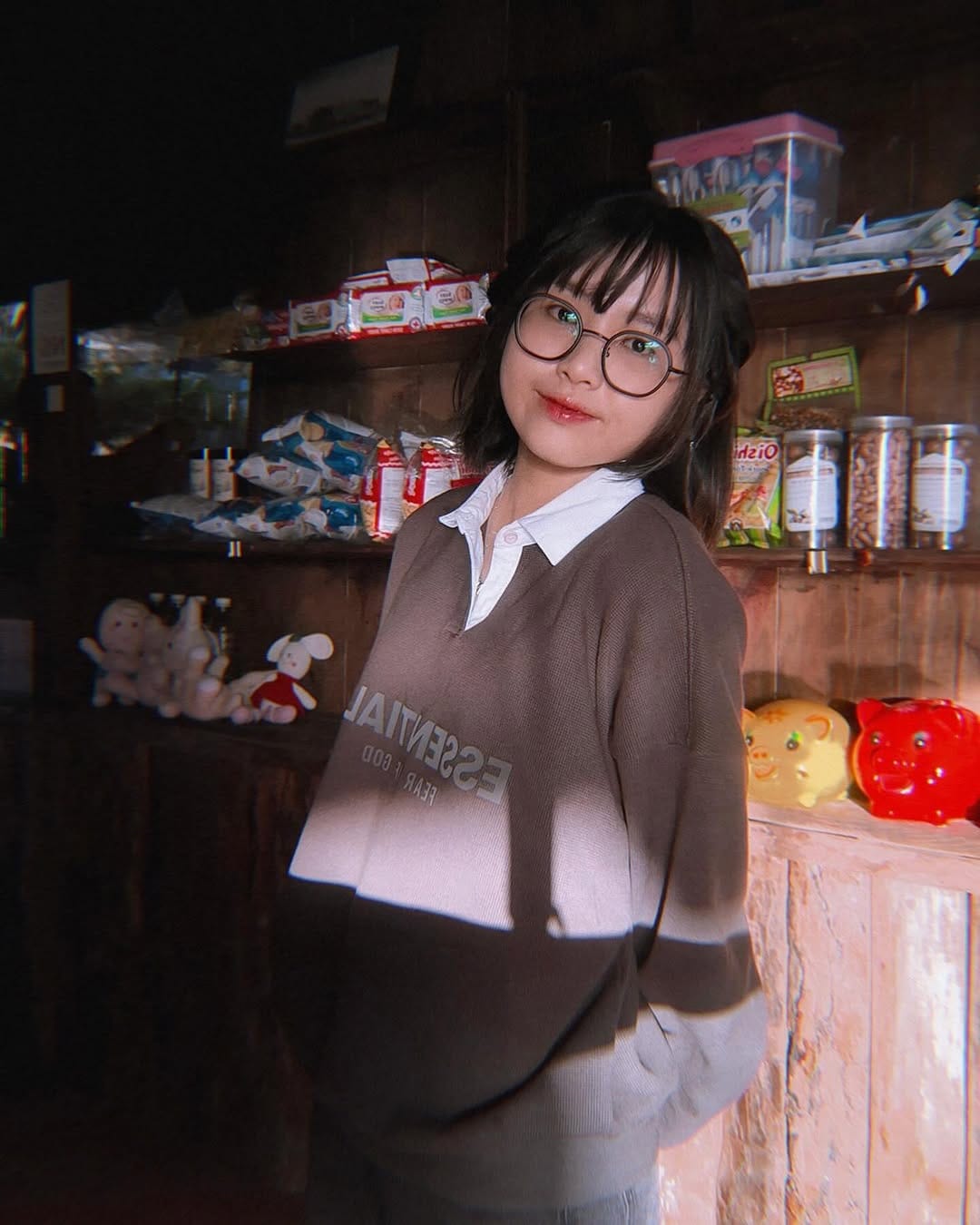 Post 8 by Nguyễn Ngân on Instagram (carousel)