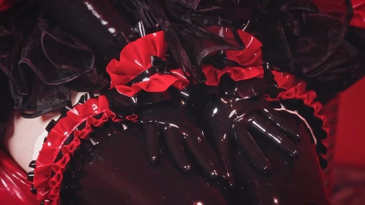 Post 1 by akaneko🦇ゴスロリラバー on Instagram (video)