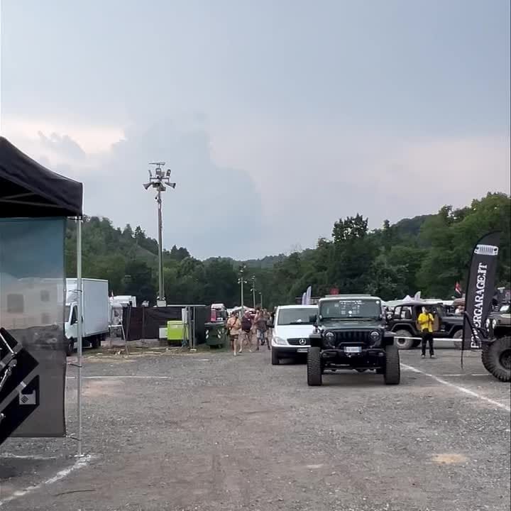 Post 2 by HM4X4 on Instagram (video)