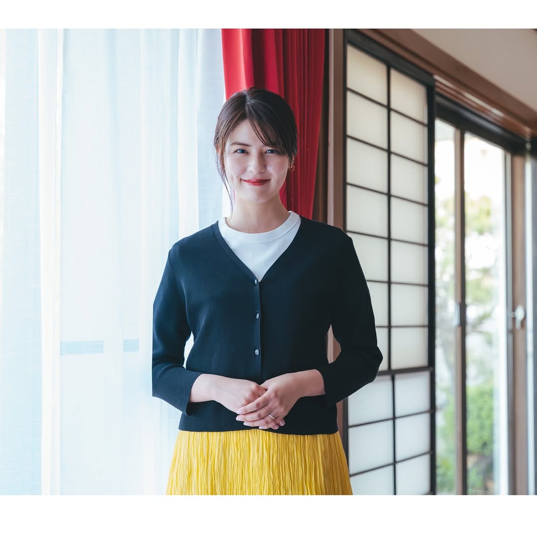 Post 4 by 藤井 美菜 / 후지이 미나 on Instagram (carousel)