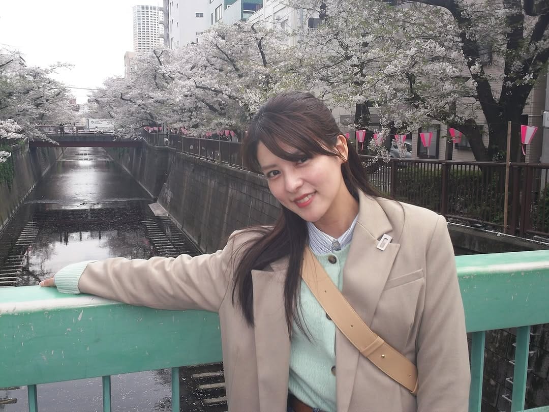 Post 10 by 藤井 美菜 / 후지이 미나 on Instagram (carousel)