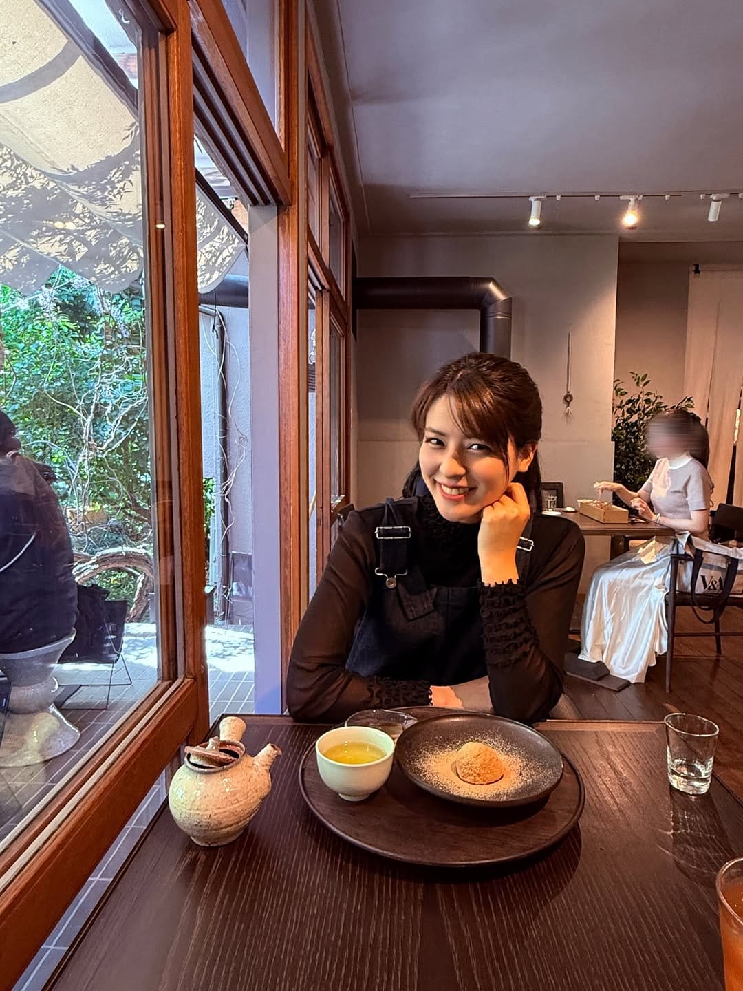 Post 8 by 藤井 美菜 / 후지이 미나 on Instagram (carousel)