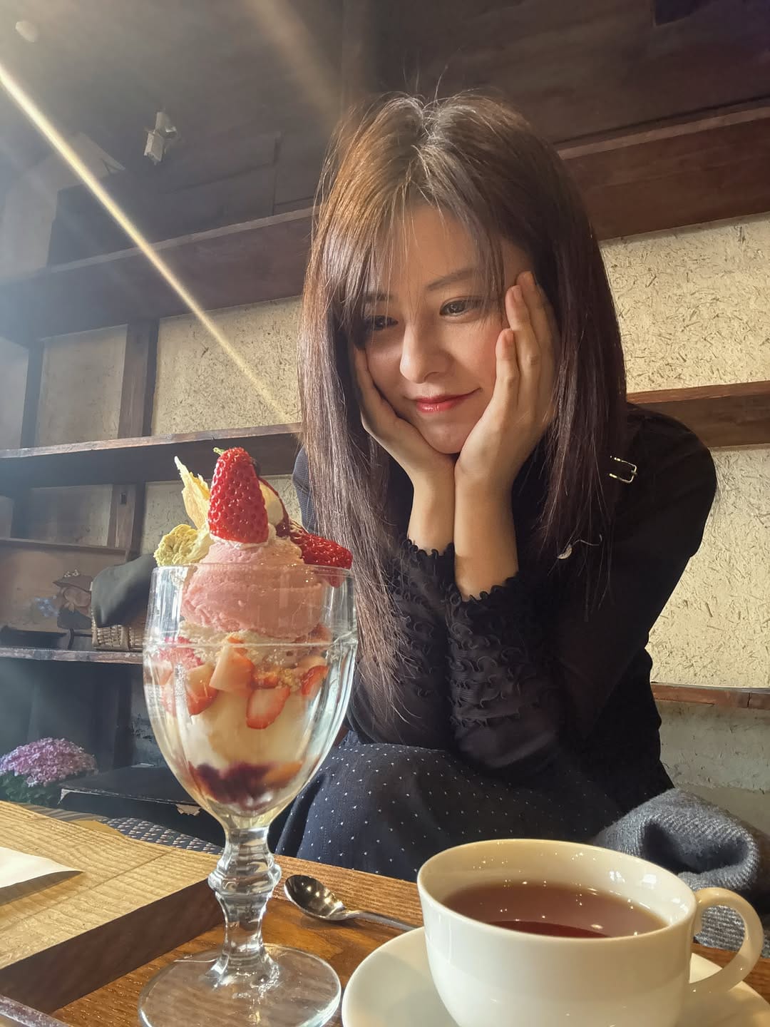 Post 7 by 藤井 美菜 / 후지이 미나 on Instagram (carousel)