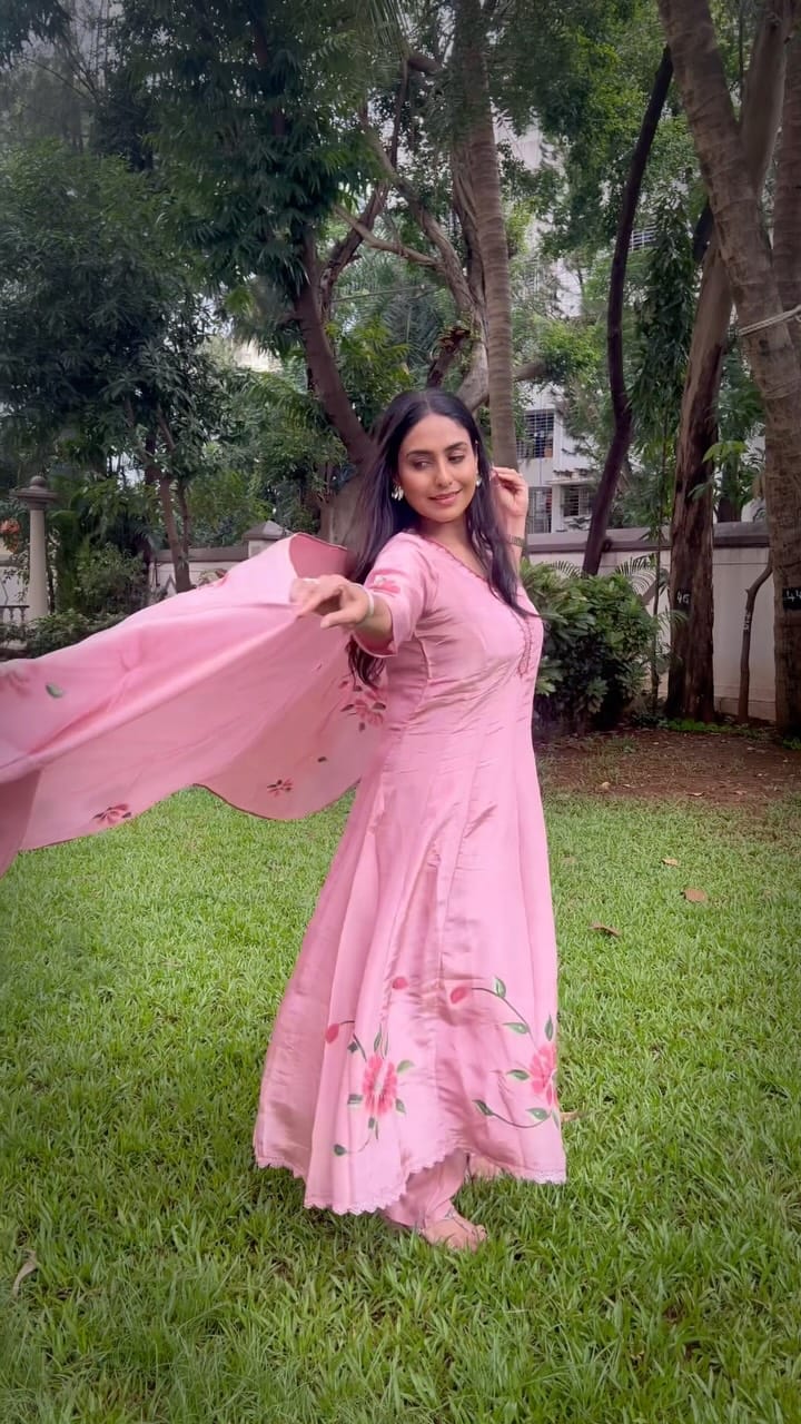 Post 4 by Nilam Panchal 🧿 2 on Instagram (video)