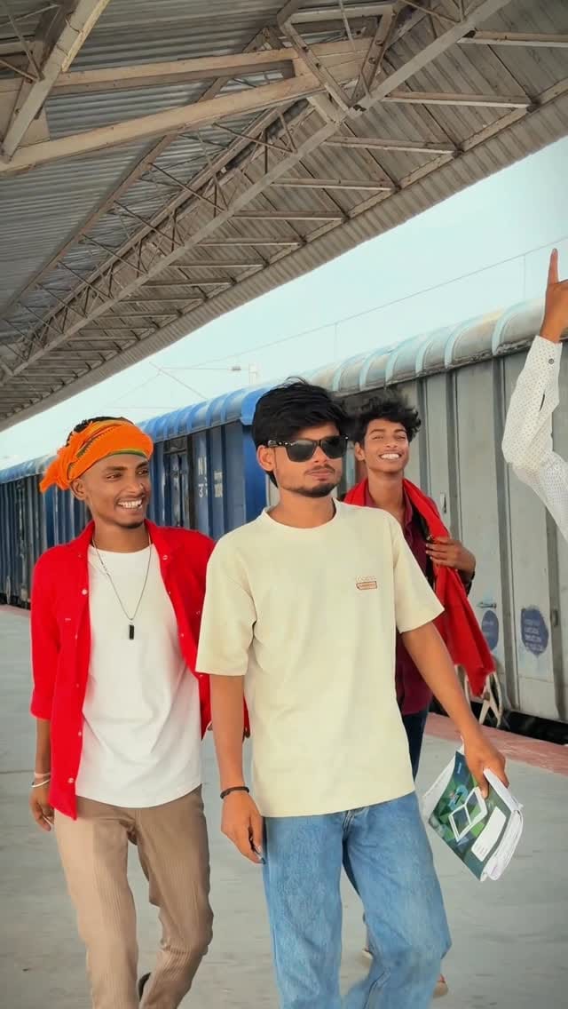 Post 6 by subhash kumr on Instagram (video)