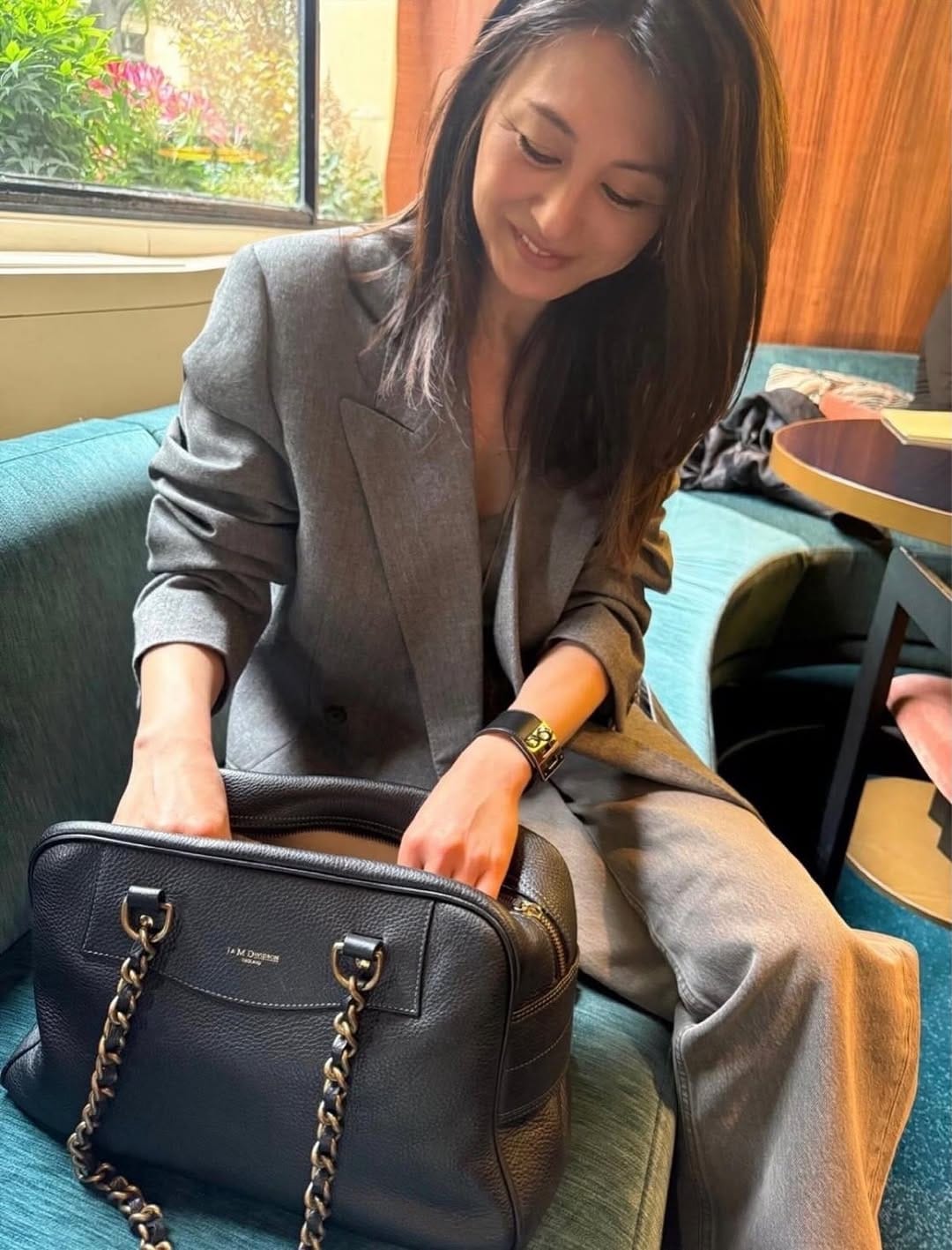 Post 7 by 雨宮塔子 on Instagram (carousel)