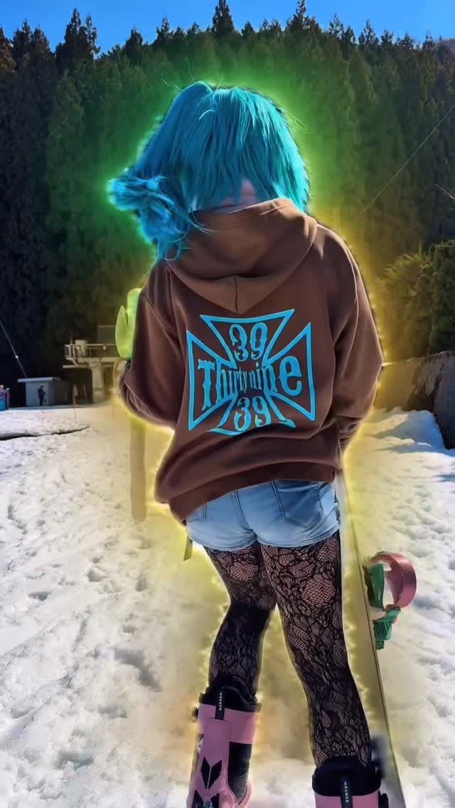 Post 4 by HACHINE MIKU on Instagram (video)