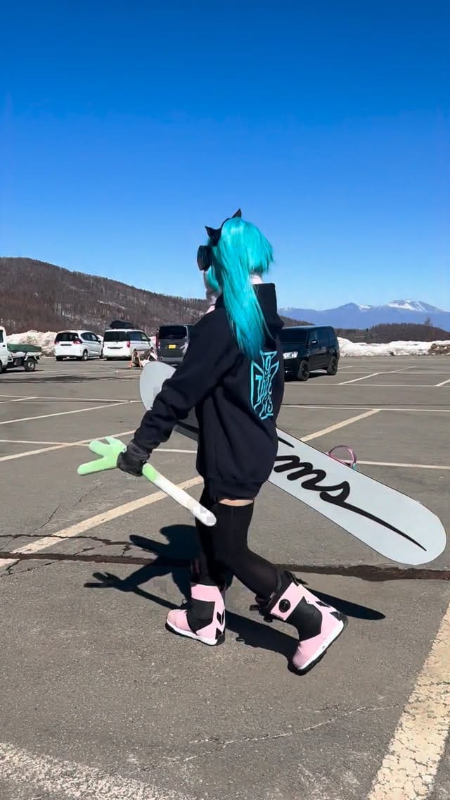 Post 5 by HACHINE MIKU on Instagram (video)