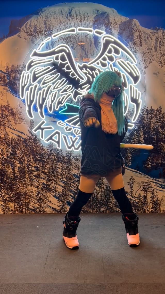 Post 2 by HACHINE MIKU on Instagram (video)