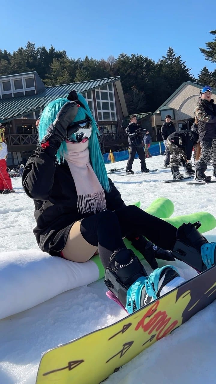 Post 8 by HACHINE MIKU on Instagram (video)