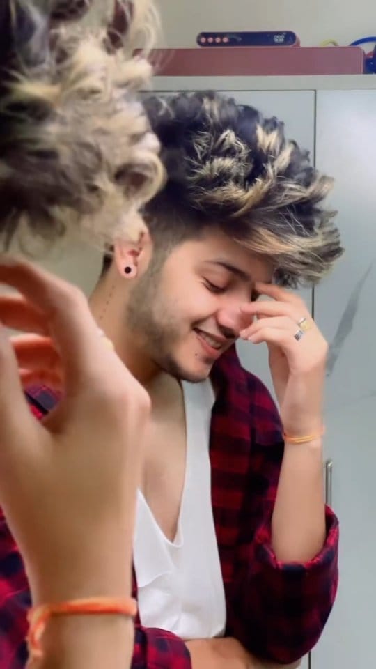 Post 9 by PRATHAM on Instagram (video)