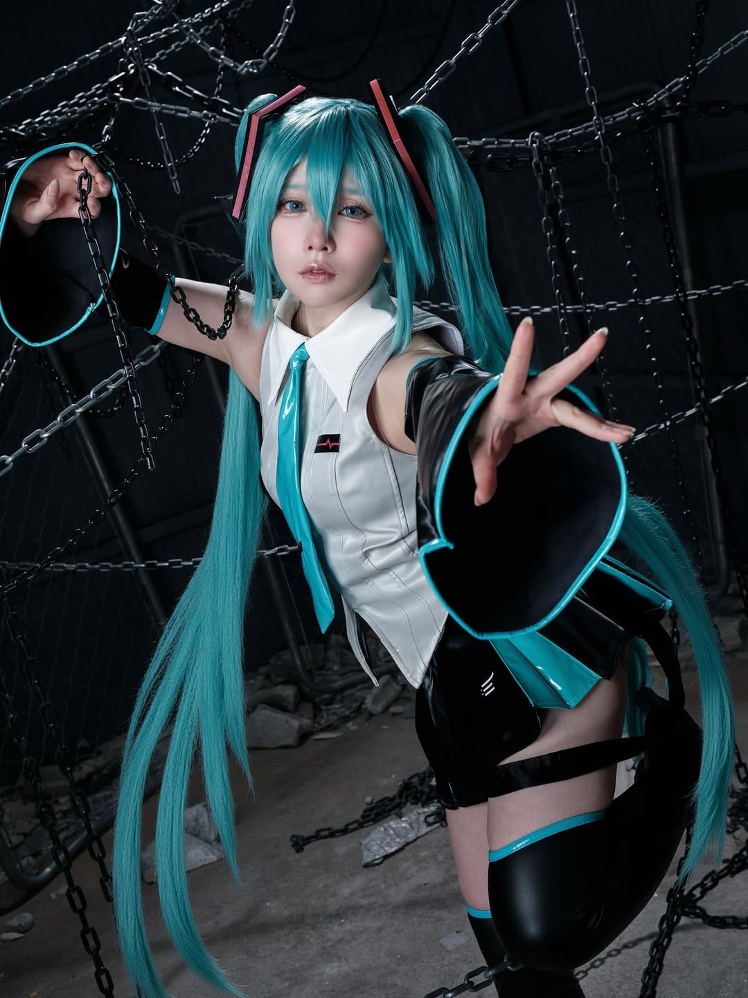 Post 4 by しゃちつづる🗡🐋 on Instagram (carousel)