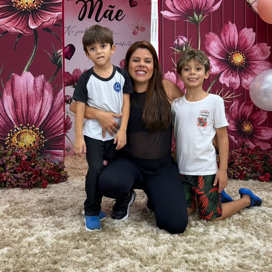 Post 8 by Camila Lopes on Instagram (carousel)