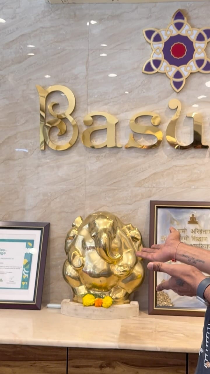 Post 1 by Basuree on Instagram (video)