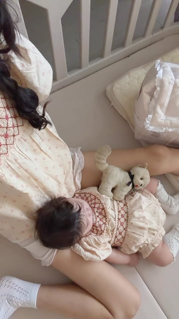 Post 3 by Nao Koyabu 나오 on Instagram (video)