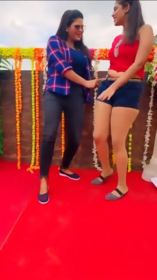Post 6 by Chandni Singh on Instagram (video)