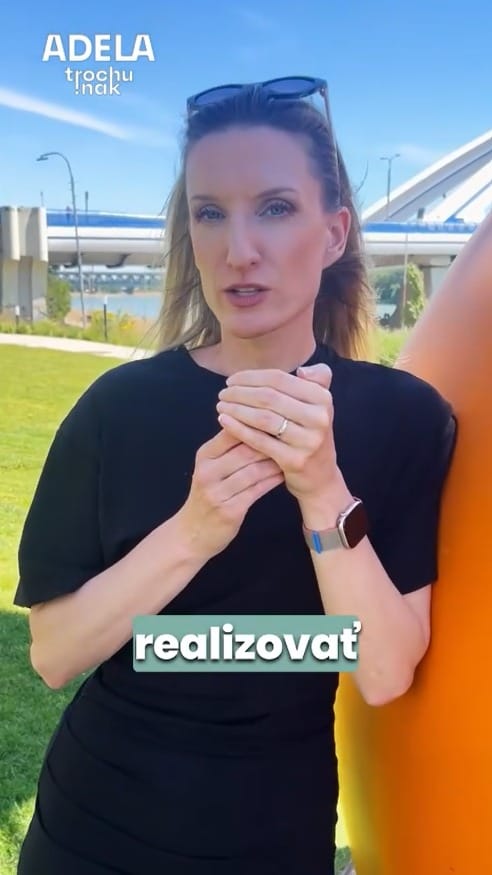 Post 10 by ADELA trochu inak on Instagram (video)