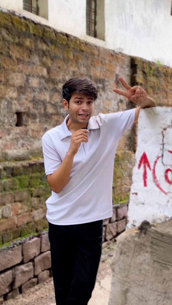 Post 4 by ARISH GOUR on Instagram (video)