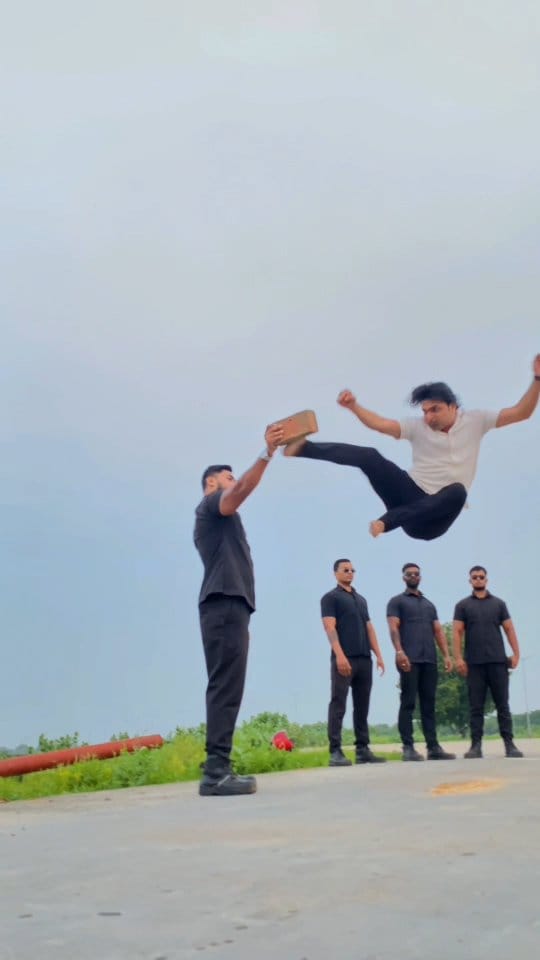 Post 3 by Akshay Sengar on Instagram (video)