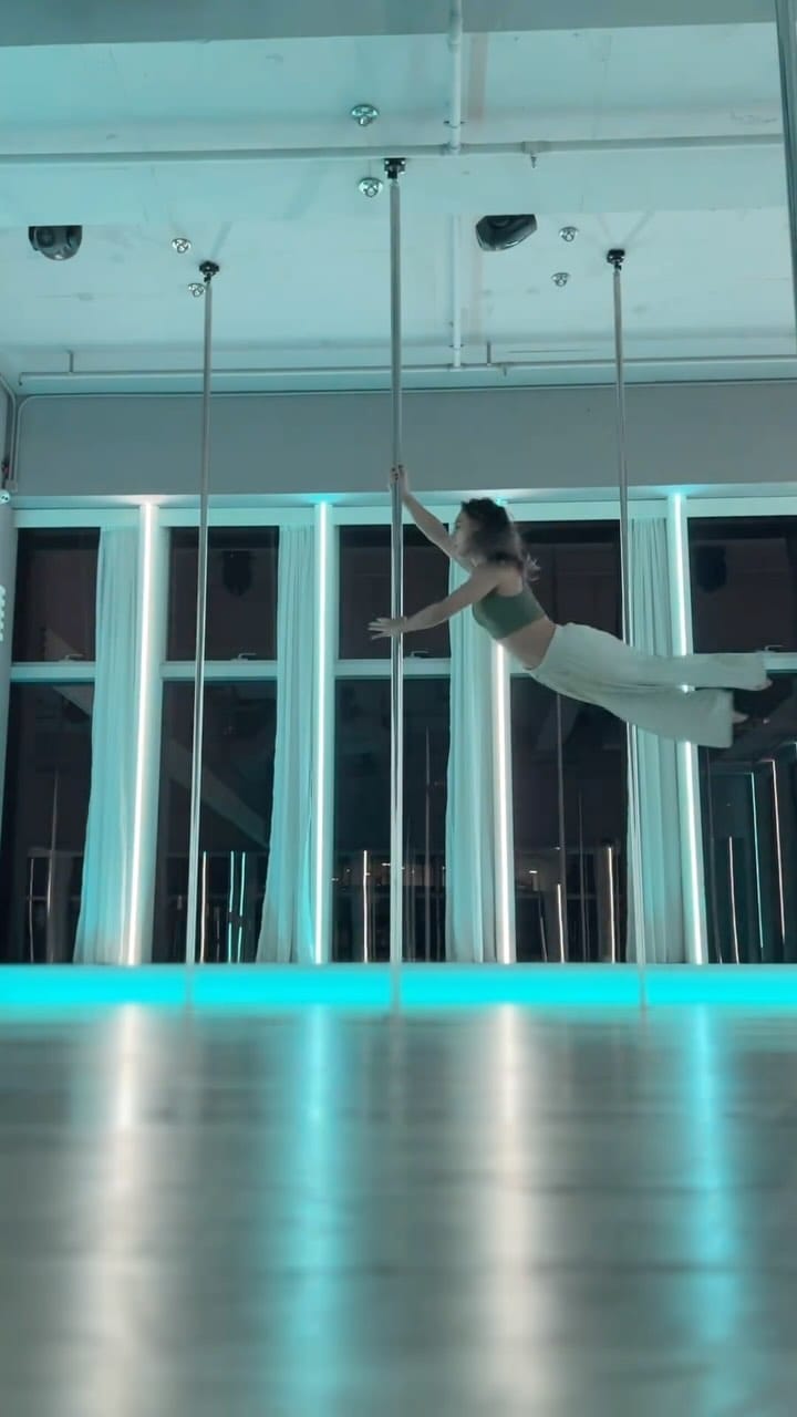 Post 9 by haruna_pole HarunaMatsunami on Instagram (video)