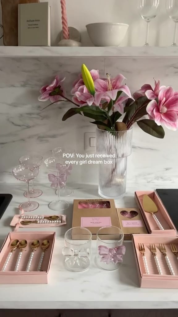 Post 10 by LEPELCLUB on Instagram (video)