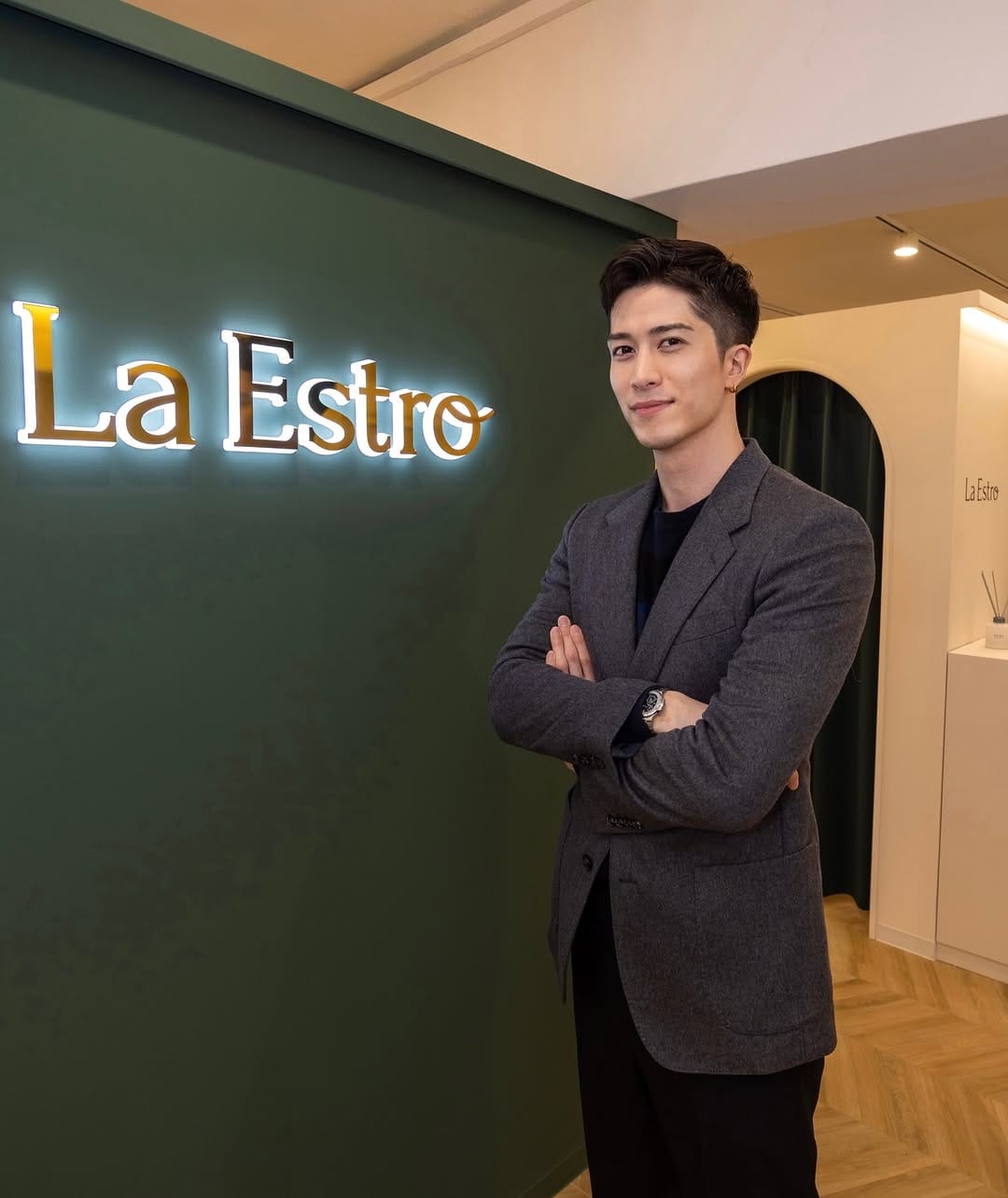 Post 3 by 𝐋𝐈𝐀𝐌 𝐓𝐀𝐊𝐀𝐈𝐒𝐇𝐈 / 𝐏𝐄𝐀𝐑𝐒𝐎𝐍 on Instagram (image)
