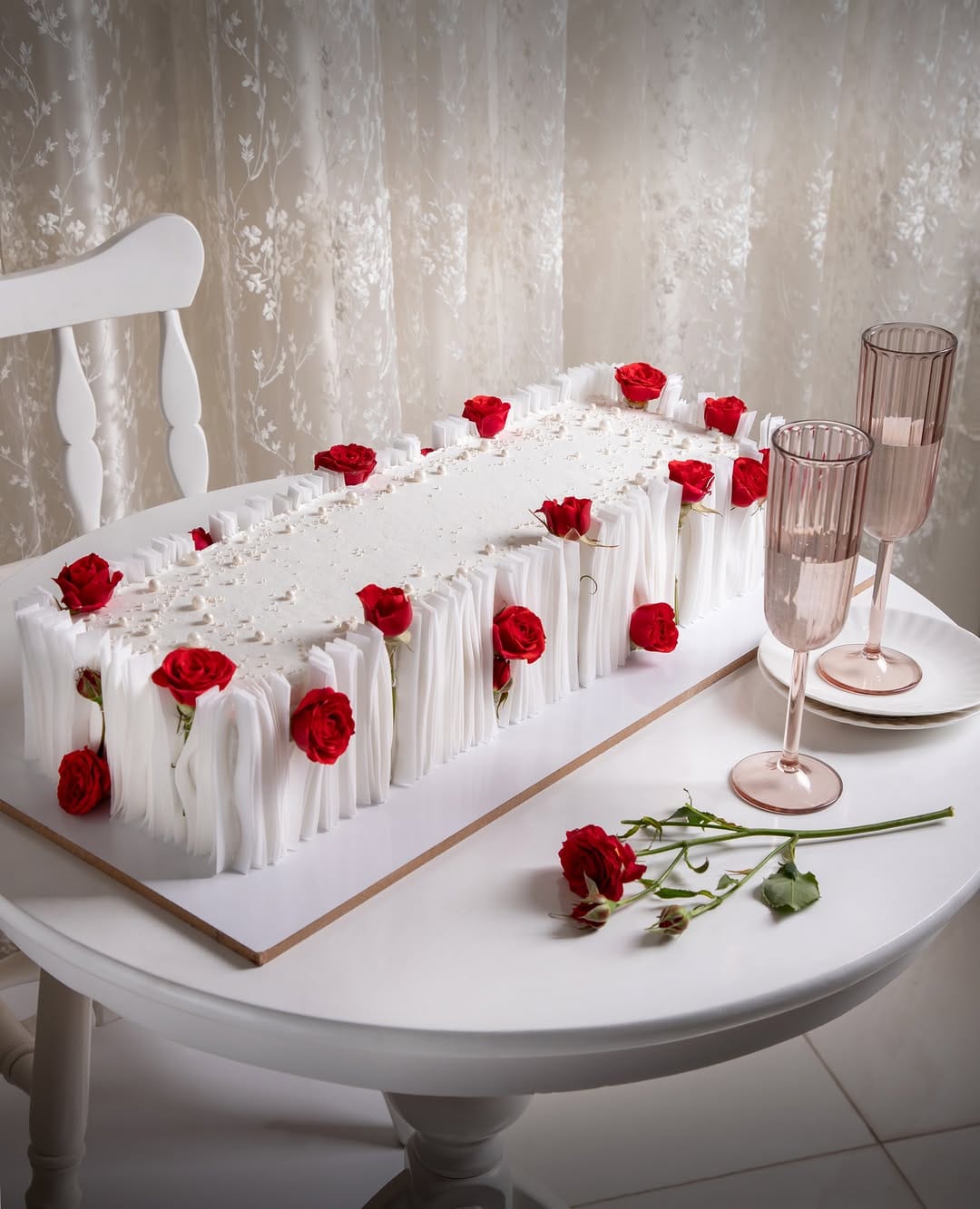 Post 2 by Sarah Soltanizadeh | Cake Artist on Instagram (image)