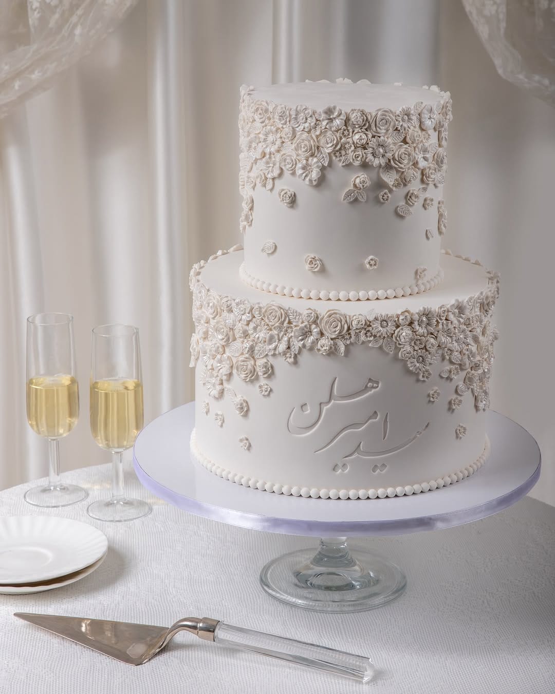 Post 8 by Sarah Soltanizadeh | Cake Artist on Instagram (image)