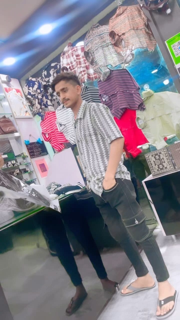 Post 10 by Mayank Sharma on Instagram (video)