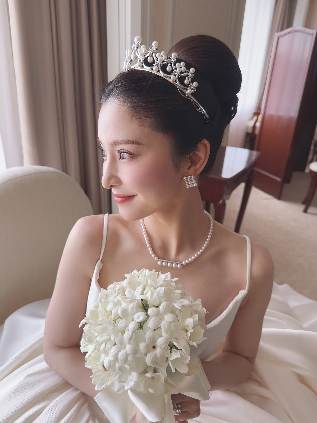 Post 8 by Mika Takemoto | ブライダルヘアメイク on Instagram (carousel)