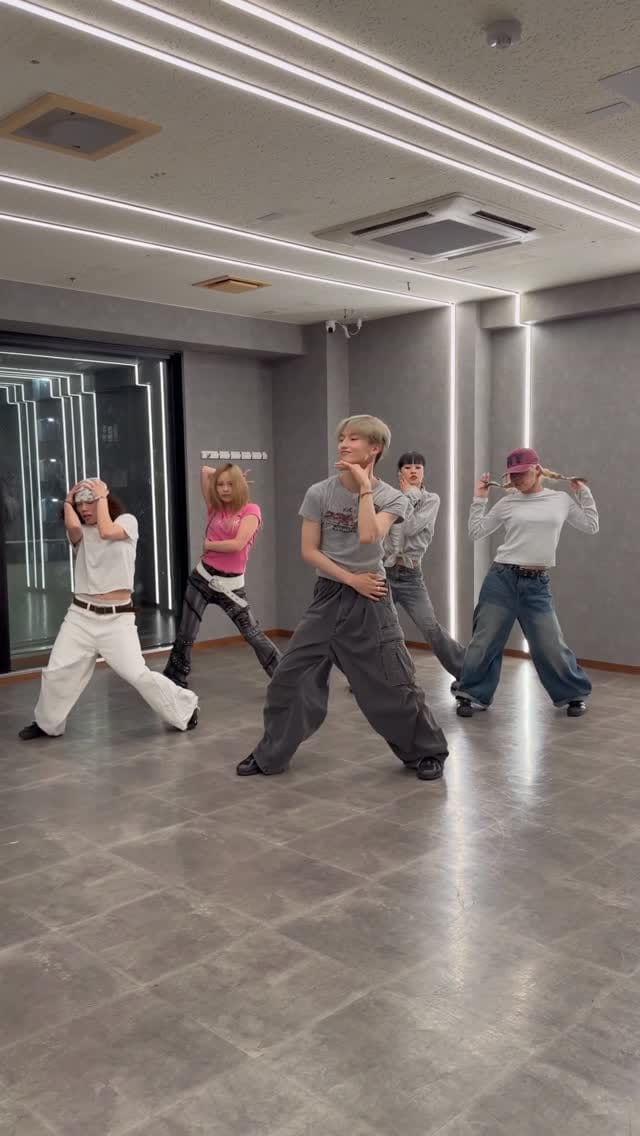 Post 3 by 瀬島志琉　시류 on Instagram (video)