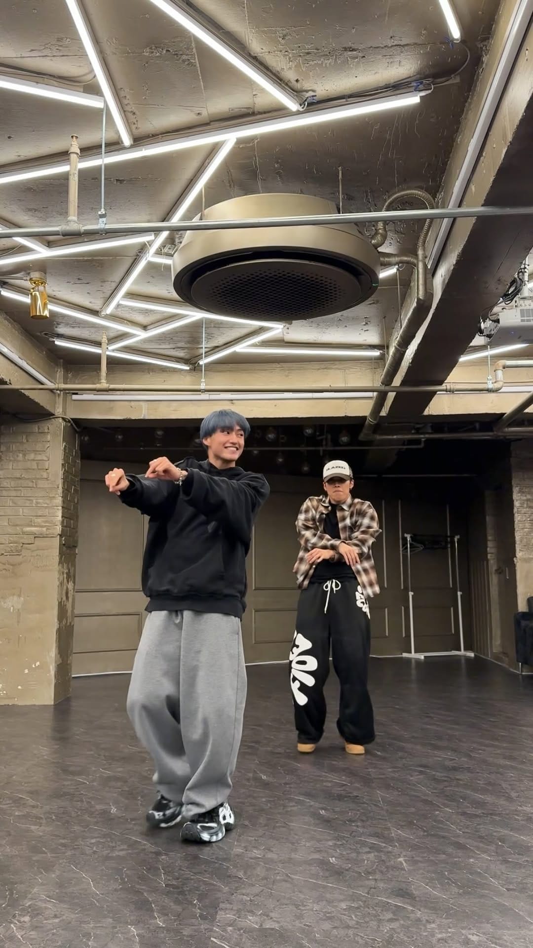 Post 7 by 瀬島志琉　시류 on Instagram (video)