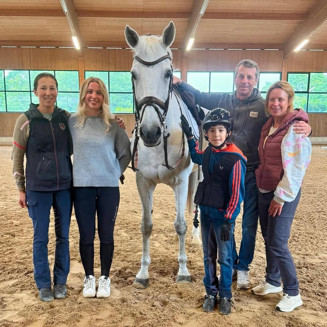 Post 1 by Julie-Mynou&Mylene on Instagram (carousel)