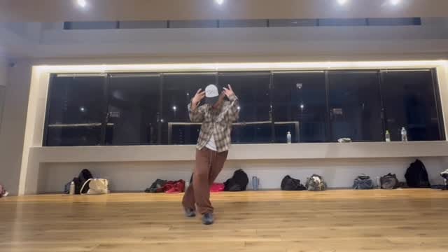 Post 8 by 𝐒𝐡𝐨𝐰-𝐡𝐞𝐲(RADIO FISH) on Instagram (video)