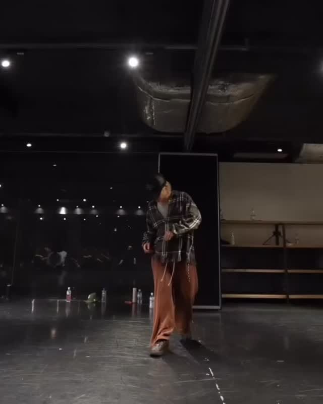 Post 1 by 𝐒𝐡𝐨𝐰-𝐡𝐞𝐲(RADIO FISH) on Instagram (video)