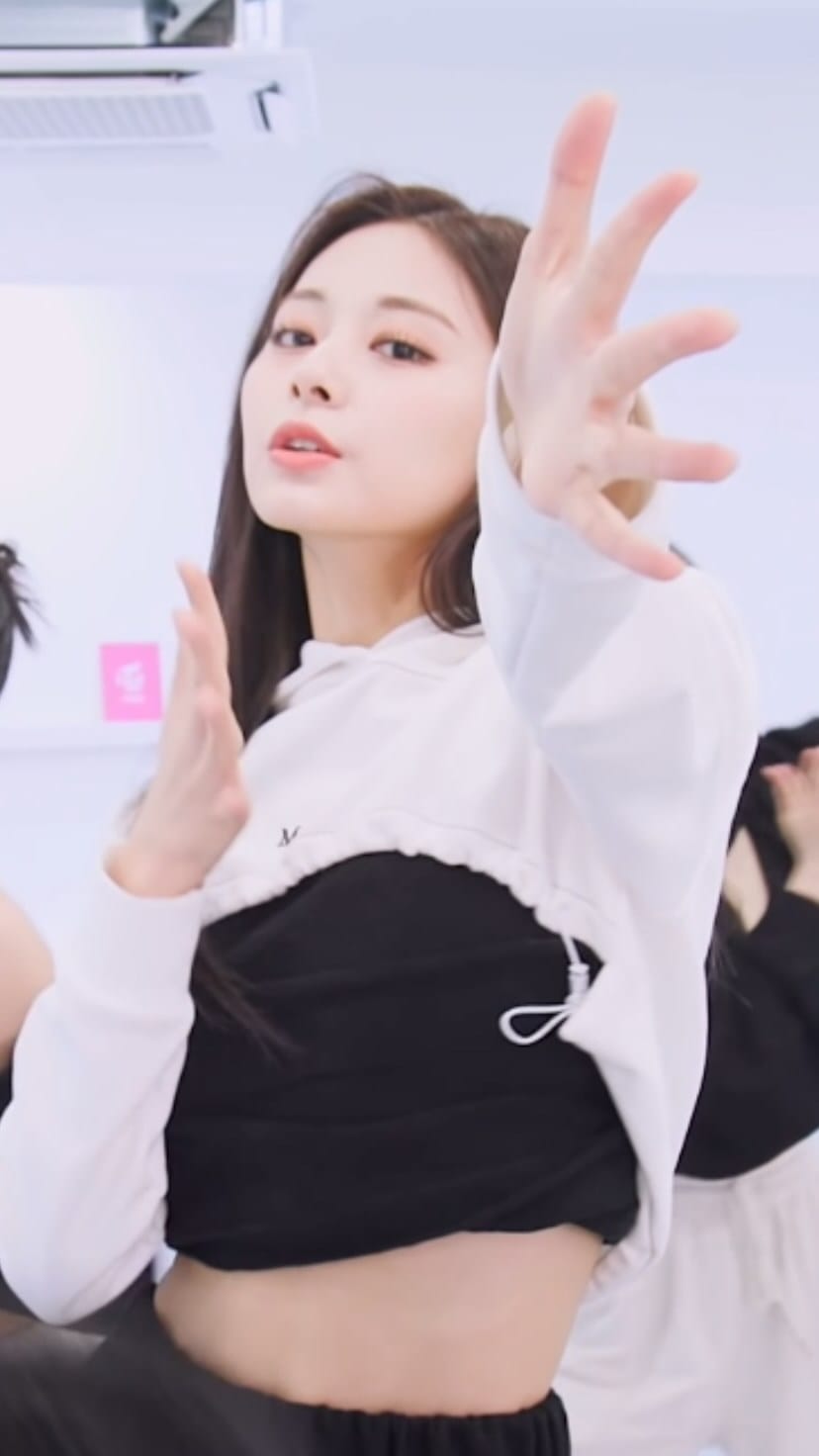 Post 8 by CHOU TZUYU (周子瑜) on Instagram (video)