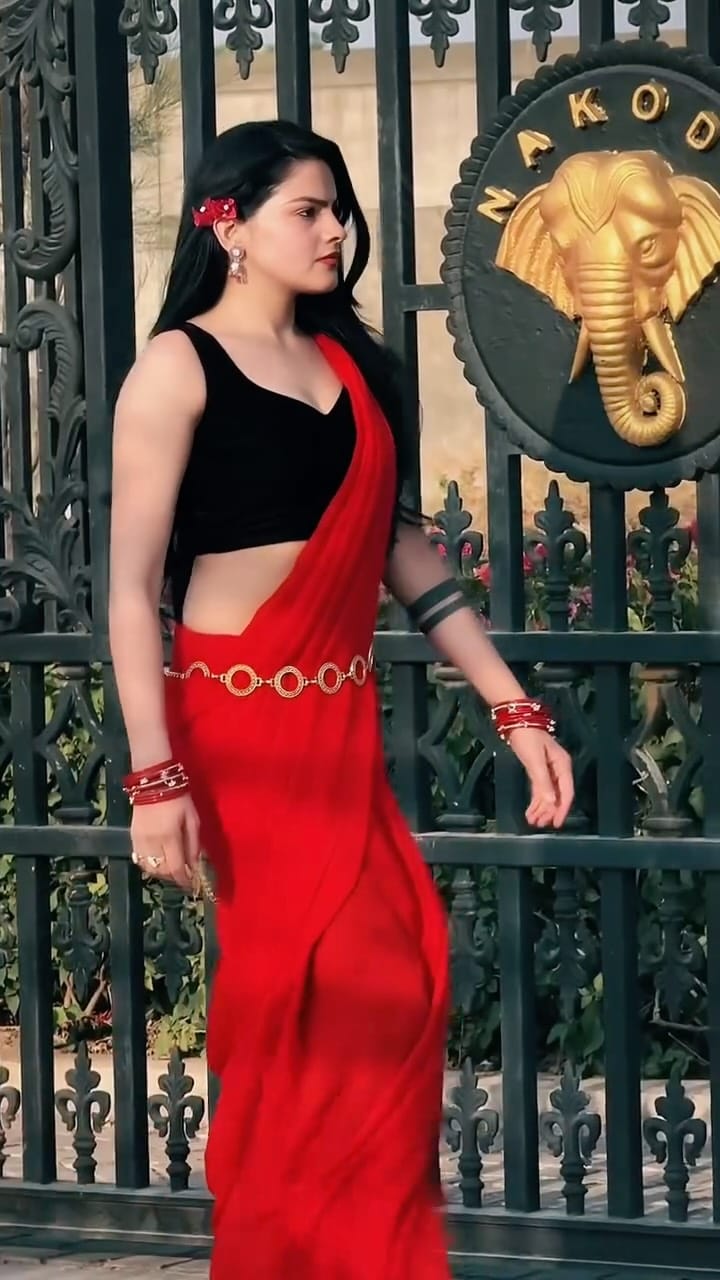 Post 5 by Manya Sawlanni♥️ on Instagram (video)