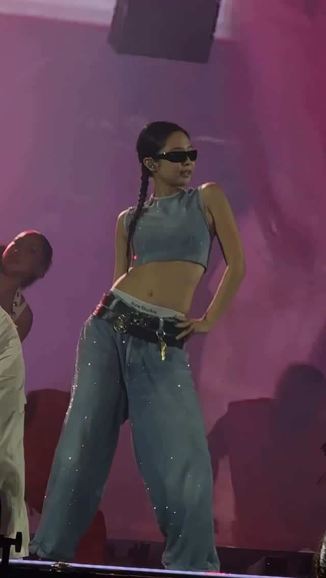 Post 3 by BLΛƆKPIИK JENNIE | fanpage 🤍 on Instagram (video)