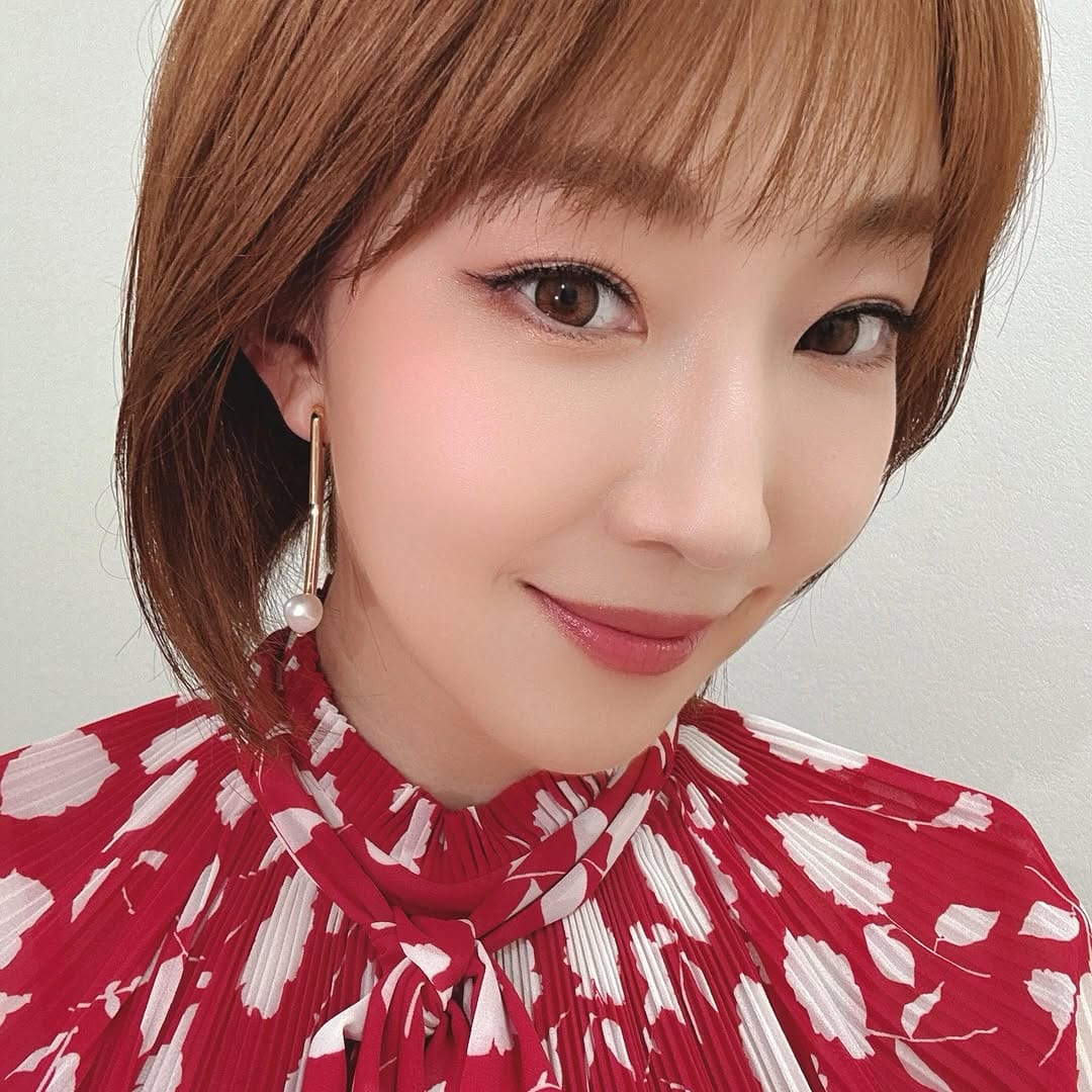 Post 3 by 紅ゆずる on Instagram (carousel)