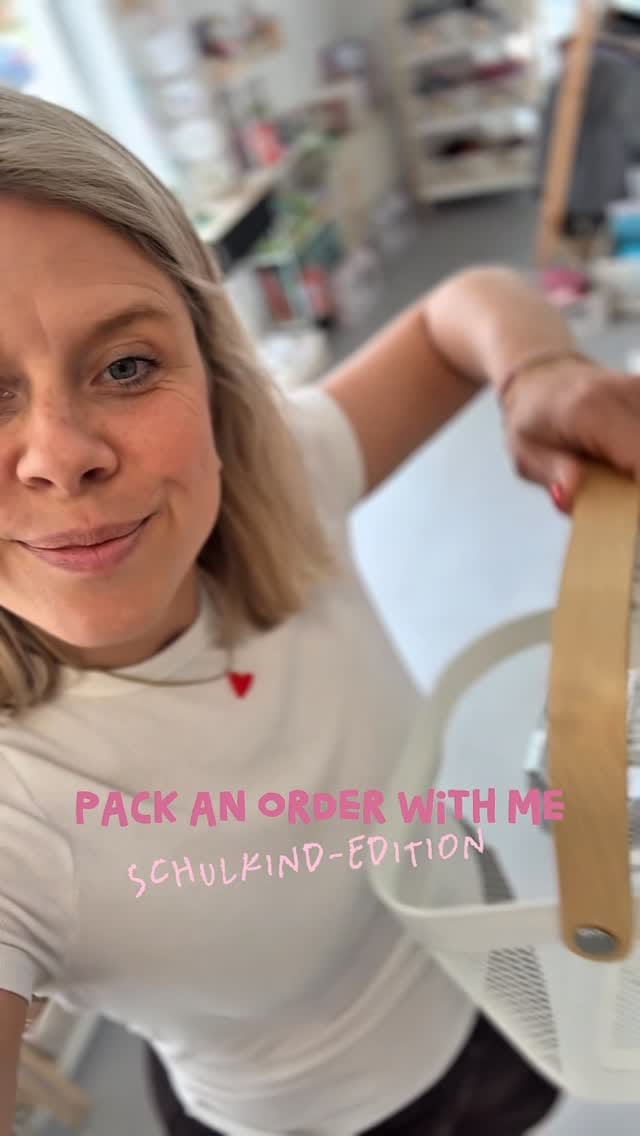 Post 8 by VONJULA Family Concept Store Geschenke Deko Kleidung on Instagram (video)